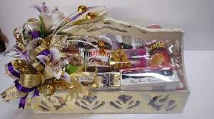 Budget-Friendly Flair: Decorate Gift Hampers Like a Pro