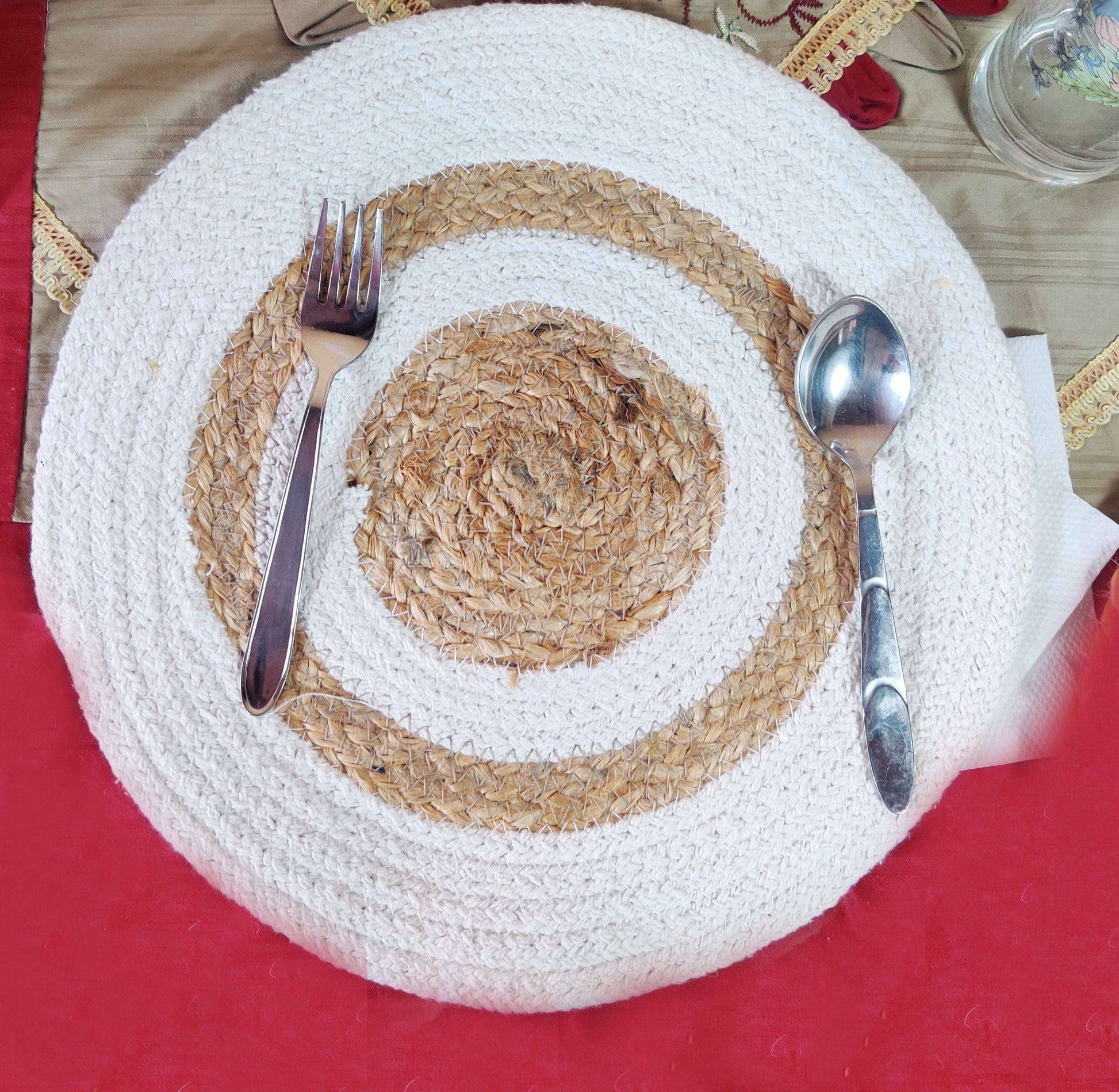 Whtie and Beige Round Table Mats (Set of 4)