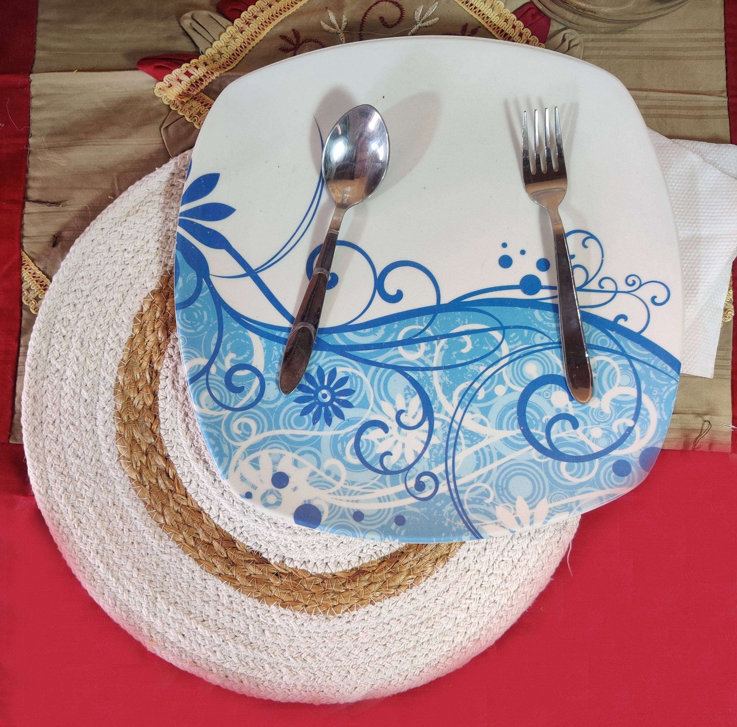 Whtie and Beige Round Table Mats (Set of 4)