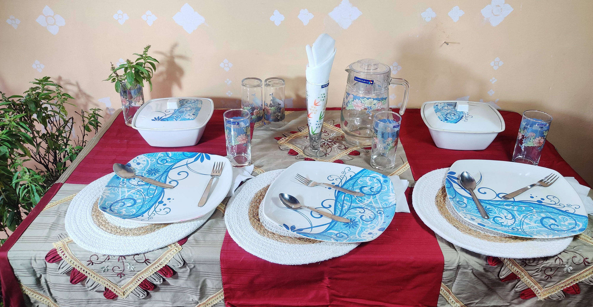 Whtie and Beige Round Table Mats (Set of 4)