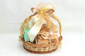 Express Yourself Creatively: Design Unique and Beautiful Gift Hampers