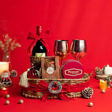 Make Someone's Day with These Stunningly Decorated Gift Hampers